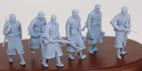 Peddinghaus 3 D Druck 1/87 87F041 6 Deutsche Soldaten gehend im Wintermantel