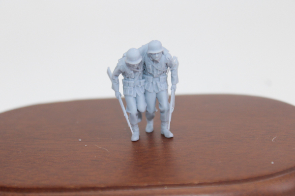 Peddinghaus 3 D Druck 1/35 35W047 Soldat stützt seinen verwundeten Kameraden