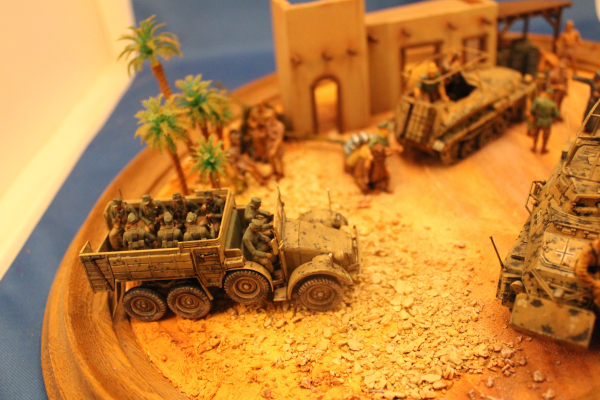 Peddinghaus 3 D Druck 1/72 72F043 9 soldiers DAK sitting in a truck
