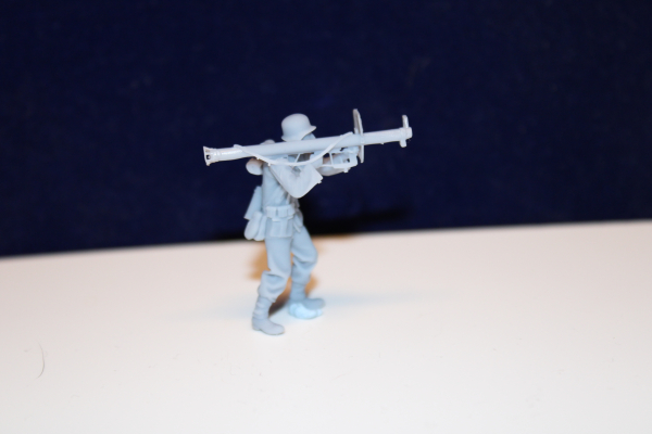 48F013 Wehrmacht tank hunter soldier standing shooting with Panzerschreck