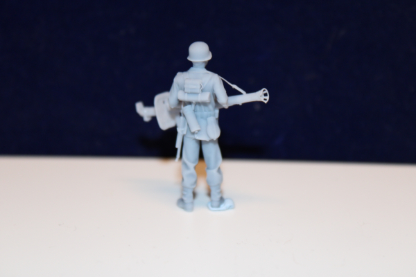 48F014 Wehrmacht tank hunter soldier with Panzerschreck