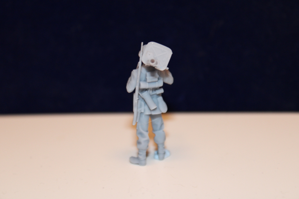48F011 Wehrmacht  tankhunter soldier with Panzerschreck on his shoulder