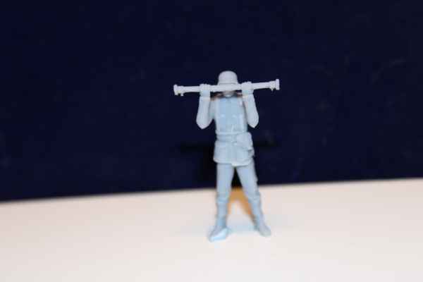 48F002 german airforce 2 cm Quadgun soldier with rangefinder