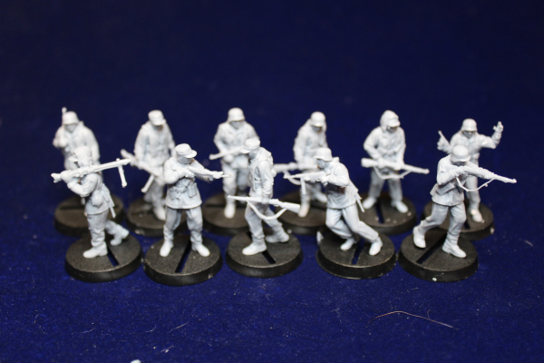 Peddinghaus 3 D Druck 1:48 48229 11 german soldiers walking in Winterdress